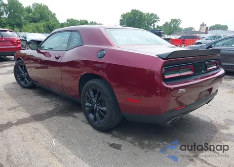2020 Dodge Challenger Sxt Awd z USA, uszkodzony, nr VIN 2C3CDZGG3LH152691